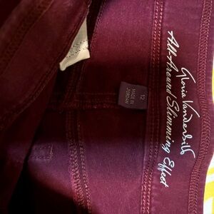 Size 12 Gloria Vanderbilt burgundy jeans